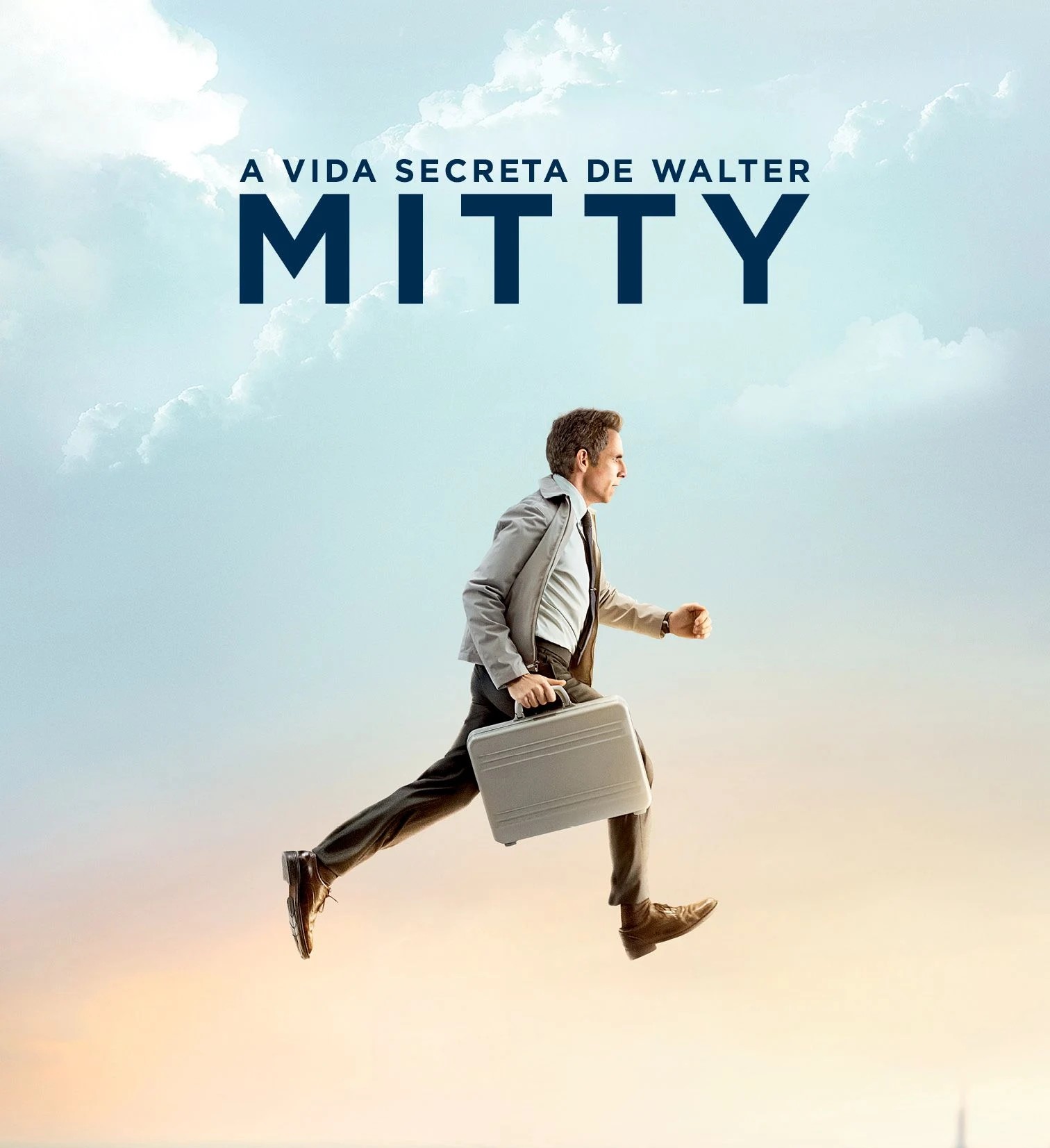 “Pôster do filme A Vida Secreta de Walter Mitty, com Ben Stiller caminhando em uma rua urbana, cercado por prédios e elementos gráficos do título do filme.