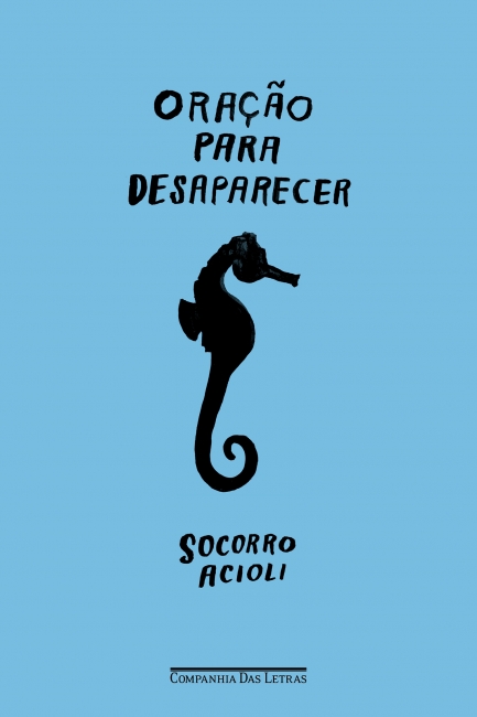 Capa do livro “Oração para Desaparecer”, de Socorro Acioli, com fundo azul-claro. Ao centro, há a silhueta preta de um cavalo-marinho. O título aparece na parte superior e o nome da autora na parte in